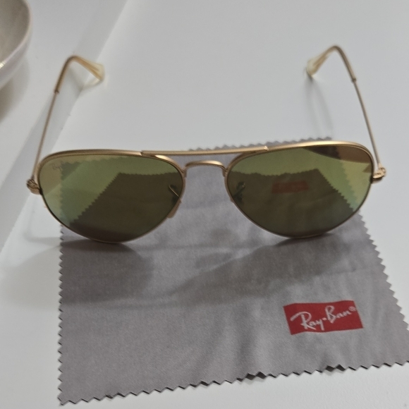 Ray-Ban Gold Frame Sunglasses with Olive Lenses - Picture 6 of 8